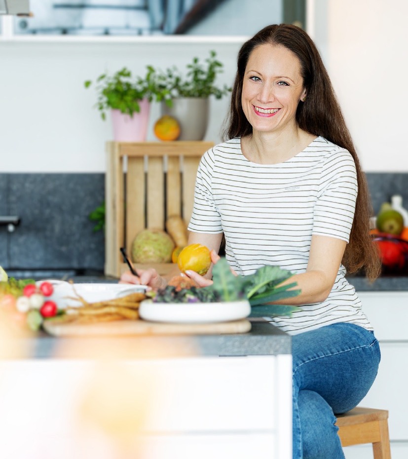 Jutta Schächtele, Autorin der Rezepte, in ihrer Küche