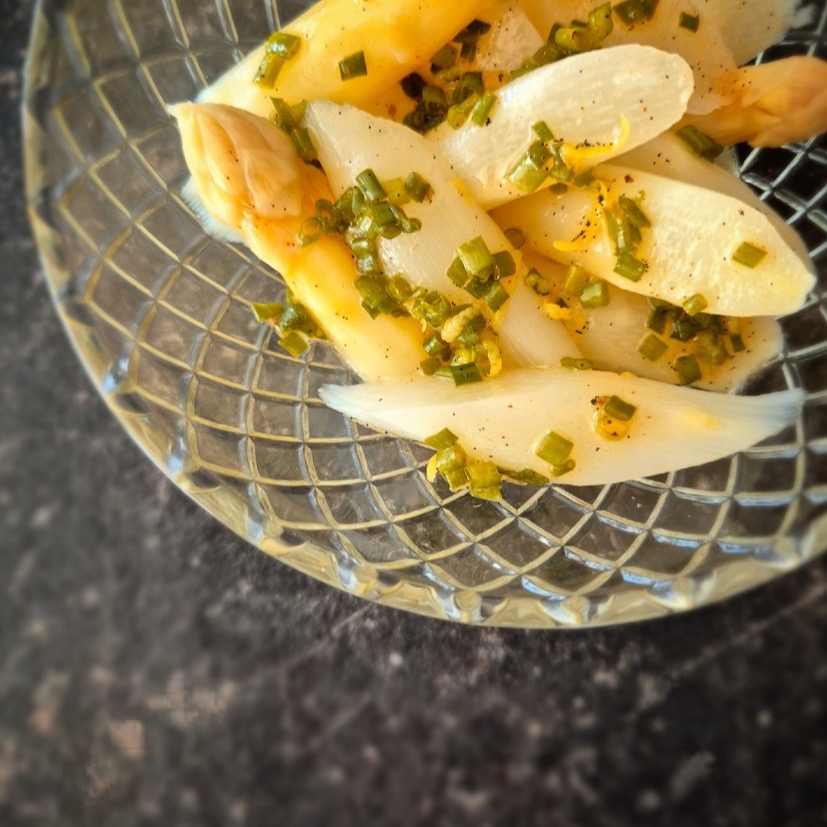 Weißer Spargel mit Vanille-Vinaigrette aus dem Rezeptheft